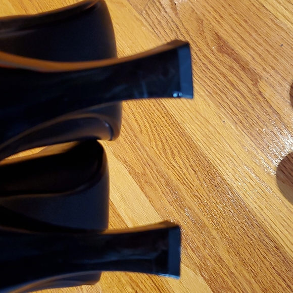 Vintage Aldo booties. Size 39, soft black leather, crazy cute heel shape. - Picture 10 of 14
